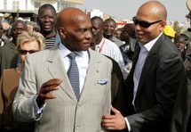 Dernière minute : Karim et son père viennent de quitter le Sénégal à bord d’un jet privé Dernière minute : Karim et son père viennent de quitter le Sénégal à bord d’un jet privé