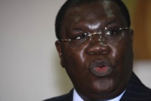 Des robes noires chargent l’ancien ministre de l’Intérieur : « En tant qu’avocat, Ousmane Ngom doit respecter la loi » Des robes noires chargent l’ancien ministre de l’Intérieur : « En tant qu’avocat, Ousmane Ngom doit respecter la loi »