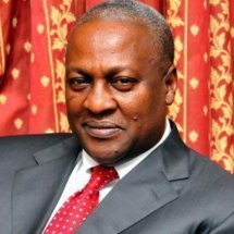 Ghana: le vice-président prête serment après la mort soudaine de John Atta Mills Ghana: le vice-président prête serment après la mort soudaine de John Atta Mills