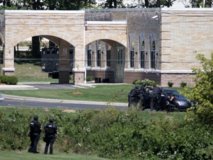 Etats-Unis: fusillade dans un temple sikh, quinze jours après la tragédie d'Aurora Etats-Unis: fusillade dans un temple sikh, quinze jours après la tragédie d'Aurora