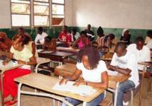 Diourbel : 15 candidats au Bac exclus pour détention de téléphone portable Diourbel : 15 candidats au Bac exclus pour détention de téléphone portable