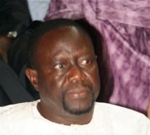 Mbaye Ndiaye au mariage d’un ministre pendant que les thiantacounes mettaient Dakar en flamme Mbaye Ndiaye au mariage d’un ministre pendant que les thiantacounes mettaient Dakar en flamme