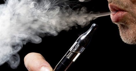 Macky bannit la cigarette au Palais