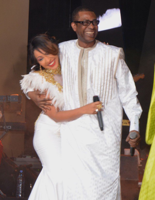 Youssou Ndour fait pleurer Vivi :” Quand je t’ai connu, Bouba Ndour ne te connaissait pas…