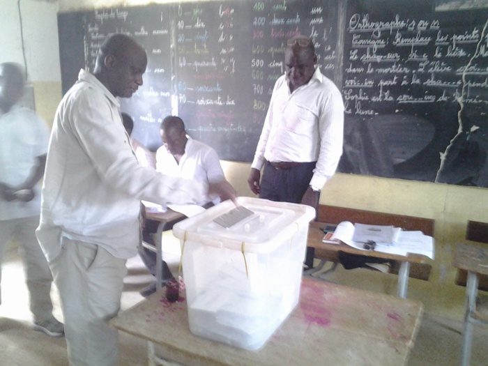 L'élection du Haut Conseil des Collectivités territoriales, Le Ministre Benoit Sambou accomplit son devoir citoyen à Ziguinchor.
