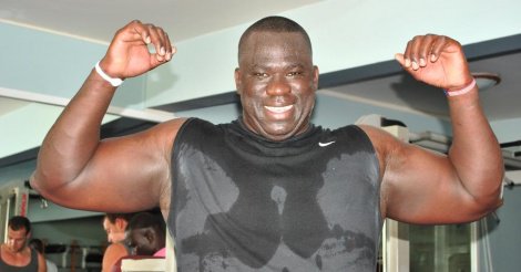 YEKINI SE DEVOILE SUR RFI : « Mon plus gros cachet en lutte avec frappe a été de 150 millions et le plus petit de 200 000 Fcfa »