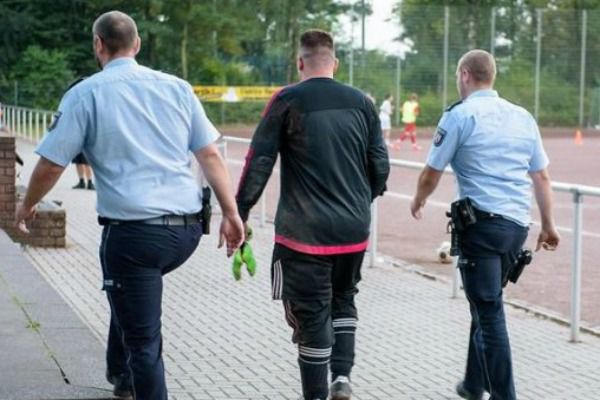 L'insolite du jour: un gardien de but arrêté après avoir encaissé...43 buts!!!