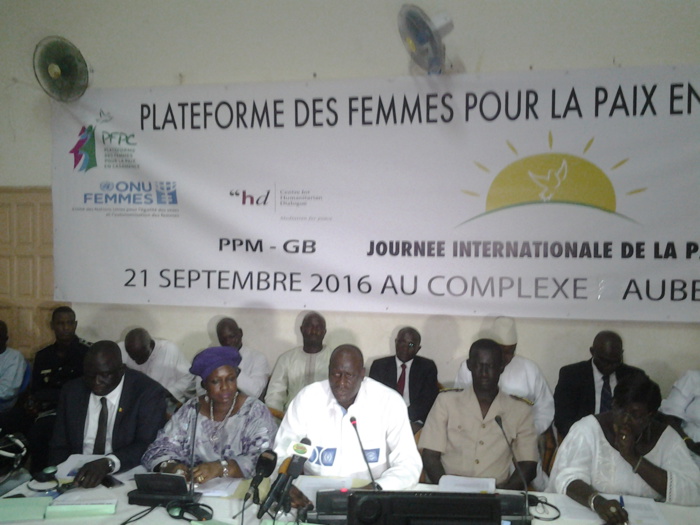 Le Ministre Benoit Sambou encourage les femmes de la plateforme pour la paix en Casamance à continuer de planter dans les cœurs les graines de l’espoir Le Ministre Benoit Sambou encourage les femmes de la plateforme pour la paix en Casamance à continuer de planter dans les cœurs les graines de l’espoir