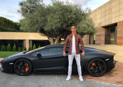 On se moque de Cristiano Ronaldo à cause de cette photo