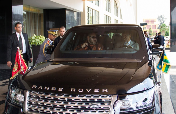 Paul Kagame conduit sa voiture personnelle pour déposer le Roi Mohammed VI à l'aéroport de Kigali