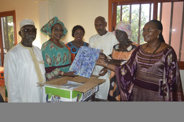 L’écrivaine Fatou NIANG SIGA en connexion permanente avec le service à la société offre 1240 ouvrages aux cinq universités publiques du Sénégal. L’écrivaine Fatou NIANG SIGA en connexion permanente avec le service à la société offre 1240 ouvrages aux cinq universités publiques du Sénégal.