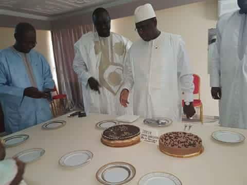 Le Président Macky Sall a l'embarras du choix devant ses gâteaux d'anniversaire