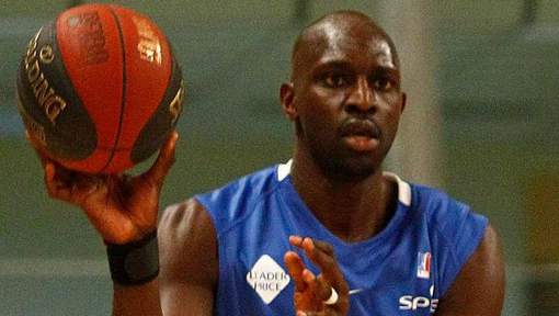 Pape Badiane, un champion de basket meurt dans un accident de voiture à 36 ans