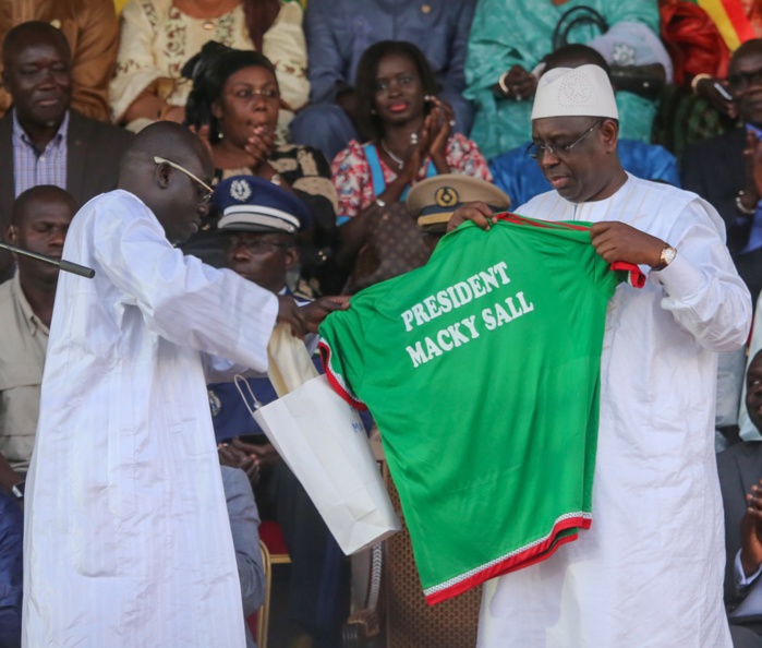 Les images de la cérémonie officielle d'inauguration des travaux de modernisation du stade Alassane Djigo de Pikine et de la pose de la première pierre de la grande mosquée de Pikine Les images de la cérémonie officielle d'inauguration des travaux de modernisation du stade Alassane Djigo de Pikine et de la pose de la première pierre de la grande mosquée de Pikine