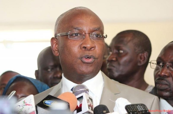 INEFJA - Le geste de Serigne Mbaye Thiam aux élèves non-voyants