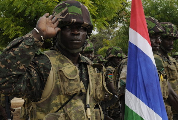 Gambie: A trois jours de la fin de la transition, Jammeh opère une purge au sein de l'armée
