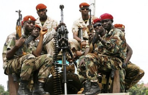 L'armée Gambienne dépose les armes