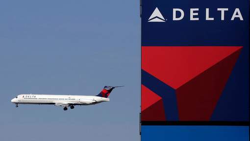 Etats Unis: Un raciste frappe une employée voilée à JFK en hurlant: "Trump va se débarrasser de vous"