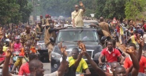 Accueil grandiose pour Alpha Condé à Conakry sous fond de remous sociaux