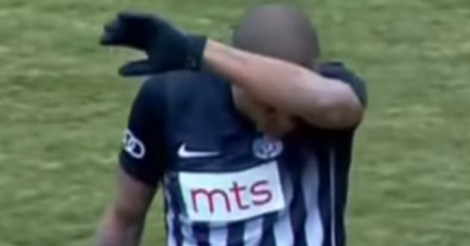 victime de cris de singe, Un Brésilien quitte un match en pleurs