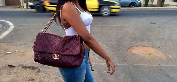 Mami, 21 ans, paie son appartement, ses factures, ses tissages, ses études grâce à l’argent qu’elle tire des « mbaranes »