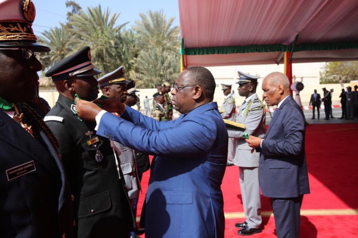 Défilé 4 Avril : Macky Sall ordonne aux forces de défense de mutualiser leurs efforts pour la protection des ressources naturelles Défilé 4 Avril : Macky Sall ordonne aux forces de défense de mutualiser leurs efforts pour la protection des ressources naturelles