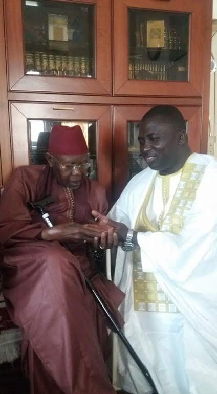 Après la prison, Bamba Fall se "purifie" à Touba et Tivaouane