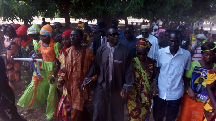 les images du meeting de pape diouf president du Mouvement pour la Démocratie et la République (MDR) en casamançaise, à Hatioune dans la commune de Koubalang, les images du meeting de pape diouf president du Mouvement pour la Démocratie et la République (MDR) en casamançaise, à Hatioune dans la commune de Koubalang,