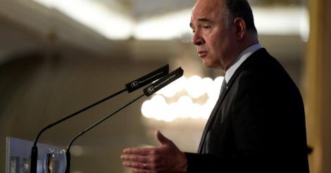 Moscovici: les footballeurs "n'ont pas besoin de gagner plus"