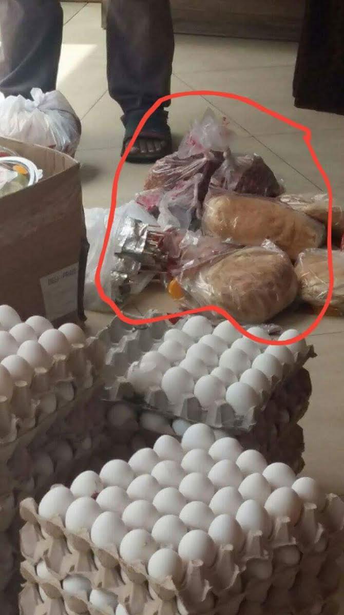 INSOLITE : Quand à la Brioche Dorée, on dépose la nourriture par terre avant de la servir...