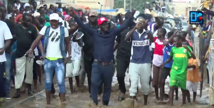 Malick Gakou dans la boue des Parcelles Assainies : Un comité le tourne en dérision et lui rappelle son passé