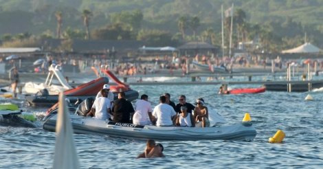 Paris SG: Neymar s'éclate à Saint-Tropez en attendant de pouvoir jouer