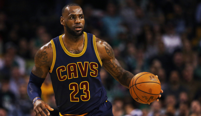 LeBron James accuse Donald Trump de mettre la haine raciale «à la mode»