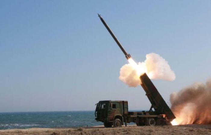 La Corée du Nord a lancé un missile au-dessus du Japon (gouvernement japonais)