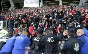 Amiens-Lille : le bas de la tribune réservée aux supporters lillois s’éffondre et fait plusieurs bléssés