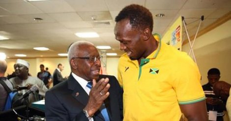 Le cahier de la pétition en faveur de Lamine Diack soumis aux autorités le 2 novembre