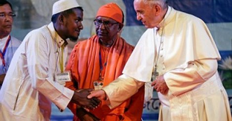 A Dacca, le pape François a prononcé le nom de Rohingya