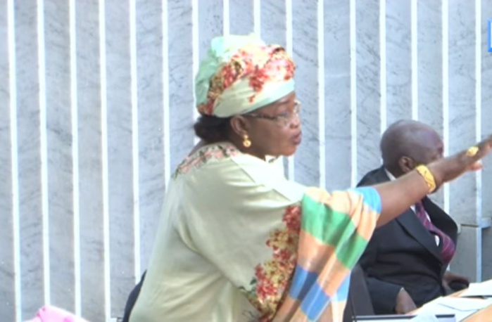 Assemblée nationale – Aida Mbodj s’acharne sur Niass qui se fache: « Bayilen ak mane rek… »