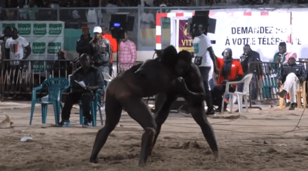 Vidéo: Valdo bat Mame Gor Diouf qui s’enfonce