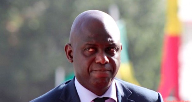 Dakar meurt de soif dans l’indifférence du ministre de l’Hydraulique, Mansour Faye, qui dépense des millions pour une cérémonie de décoration