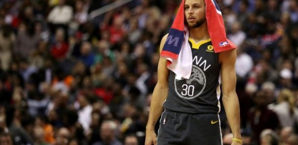 NBA: Curry indisponible au moins trois semaines