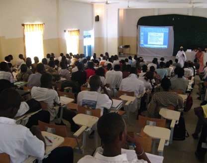 Vélingara : Crise scolaire au Sénégal. L’Inter cadre des enseignants, arbore des brassards rouges dans les classes pour exprimer leur courroux.