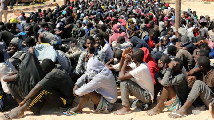 Trafic de migrants africains : la France gèle les avoirs éventuels de six chefs de réseaux