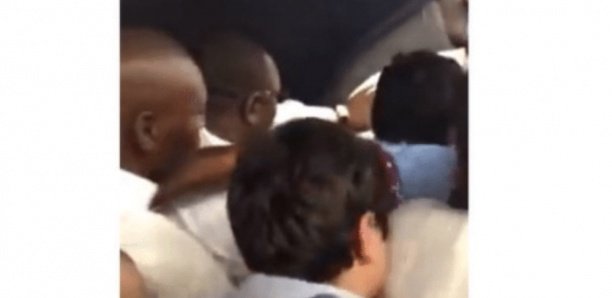 Le Président Macky Sall en Mode "boukhanté" pour toucher la Kaaba