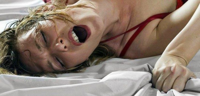 7 raisons pour lesquelles les femmes gémissent au lit