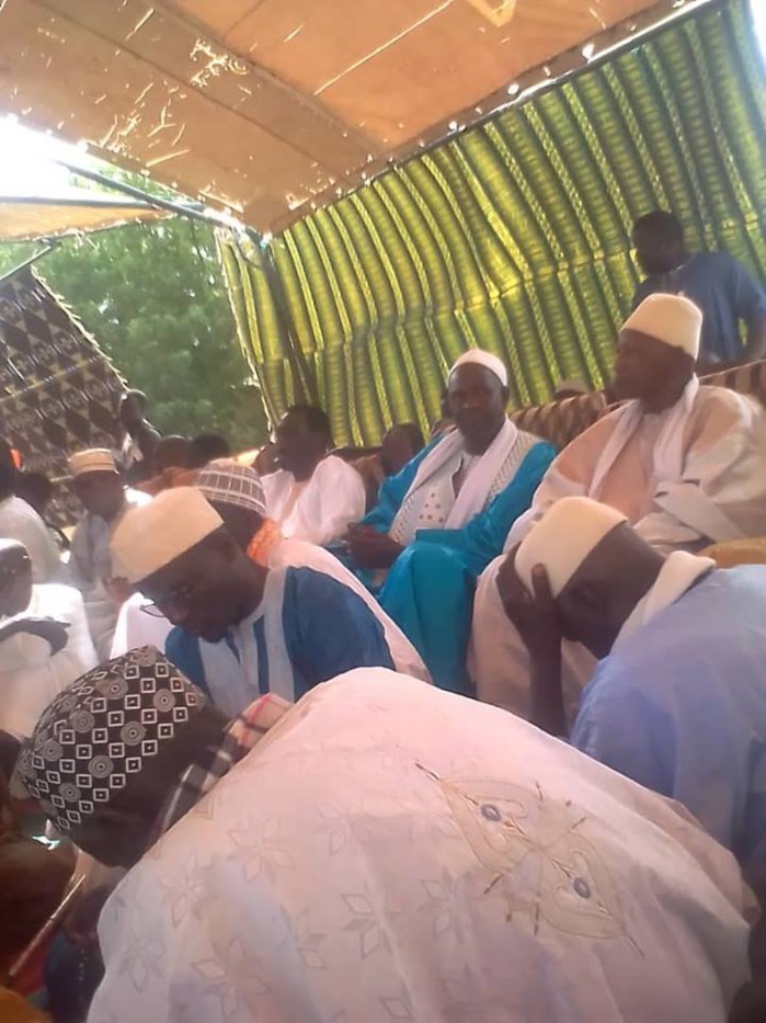 la famille de Mame El Hadji Mbacké Tandiang ont procédé a la pose de la première pierre la famille de Mame El Hadji Mbacké Tandiang ont procédé a la pose de la première pierre
