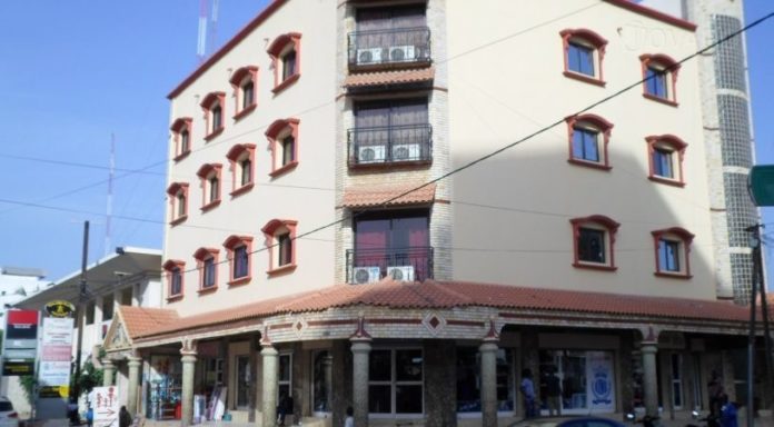 Avis d'expulsion envoyé au Directeur général : La pâtisserie Les Ambassades risque de disparaitre