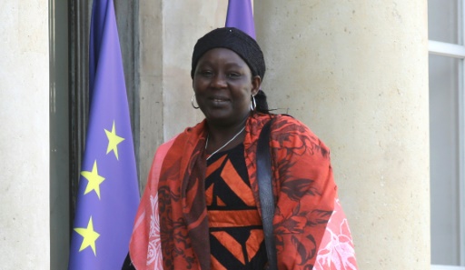 Macron remet le premier Prix Simone-Veil à une Camerounaise