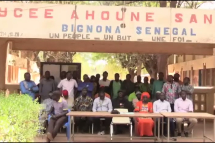 Proviseur, censeur et surveillant du lycée Ahoune Sané relevés / Les enseignants de Bignona se radicalisent. Proviseur, censeur et surveillant du lycée Ahoune Sané relevés / Les enseignants de Bignona se radicalisent.