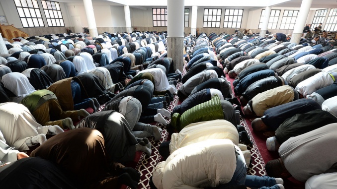 Grande mosquée : Un étudiant tente de poignarder l'imam
